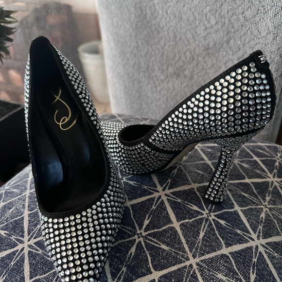 Sexy and Edgy Sam Edelman Pumps - Picture 1 of 4